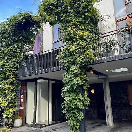 Urban Oasis With Free Parking 4*