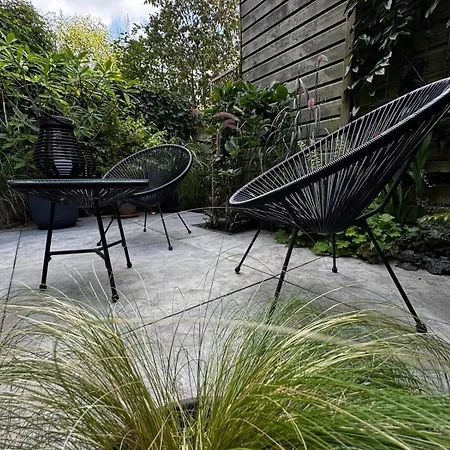 Urban Oasis With Free Parking