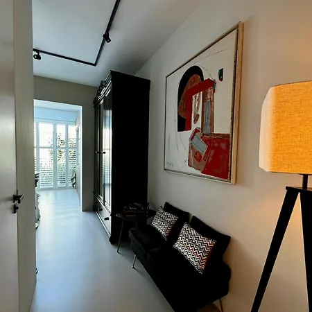 Urban Oasis With Free Parking לינה וארוחת בוקר 4*
