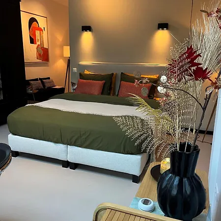 Urban Oasis With Free Parking 4*