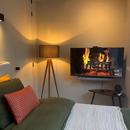 B&B Urban Oasis With Free Parking