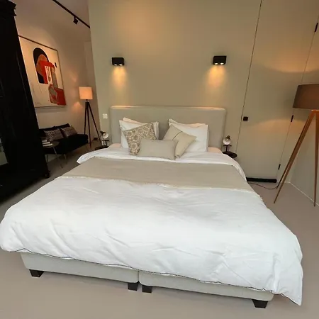 Urban Oasis With Free Parking Bed and breakfast