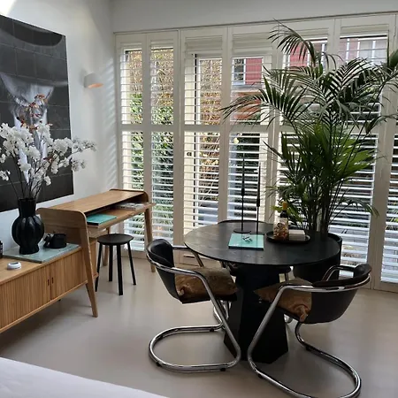 Urban Oasis With Free Parking