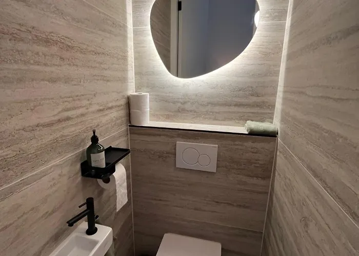 Bed and breakfast Urban Oasis With Free Parking