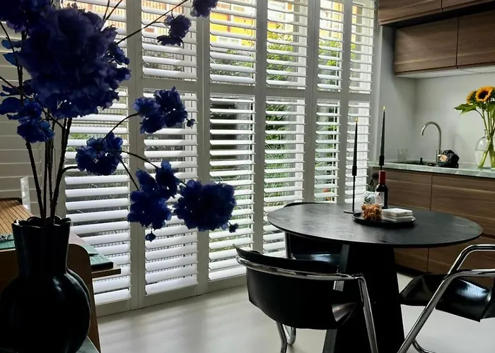 住宿加早餐酒店 Urban Oasis With Free Parking 4*