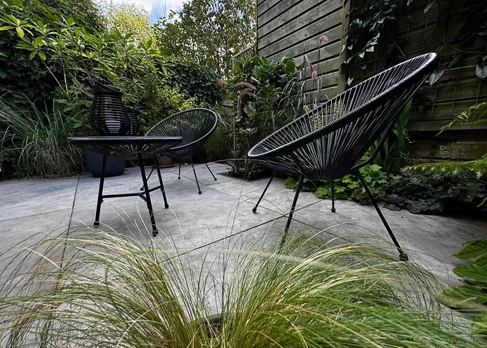 Urban Oasis With Free Parking