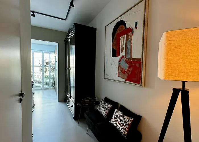 Urban Oasis With Free Parking Bed and breakfast 4*