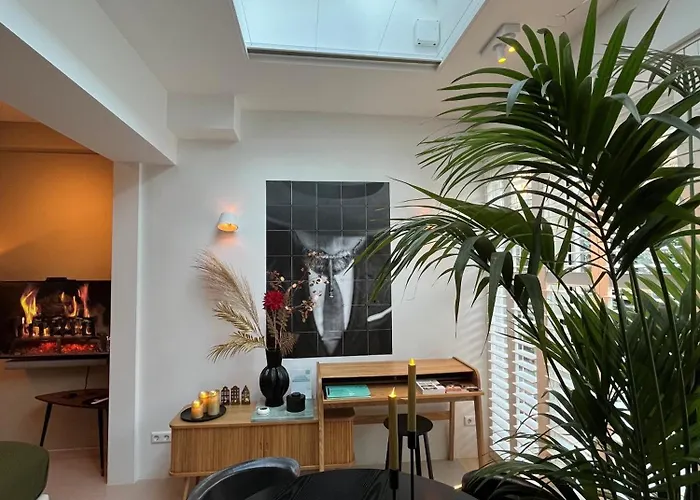 Urban Oasis With Free Parking 4* 암스테르담