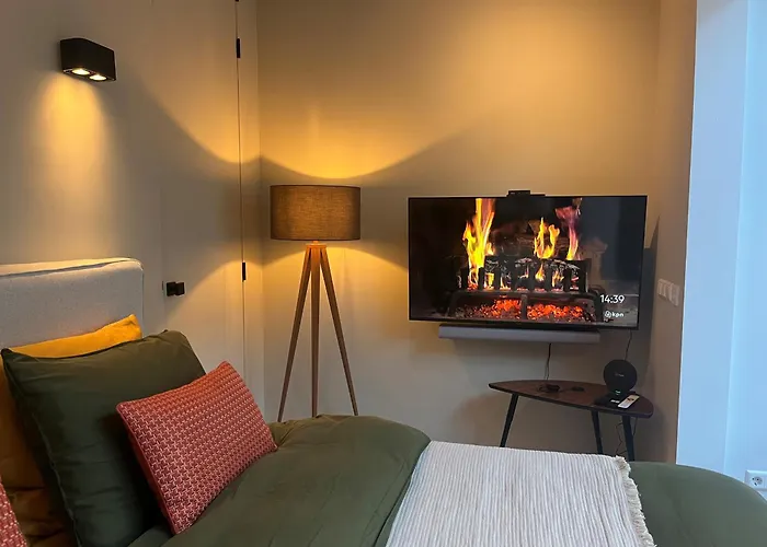 B&B Urban Oasis With Free Parking