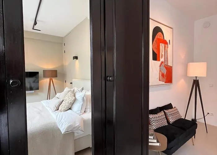 Bed and breakfast Urban Oasis With Free Parking