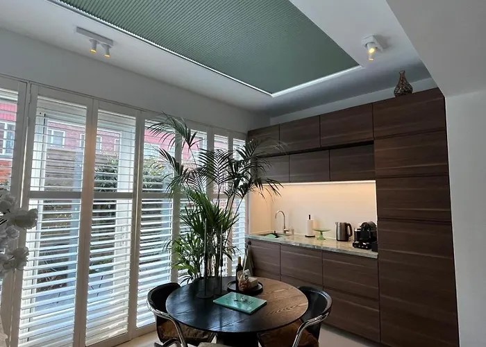 Urban Oasis With Free Parking Bed and breakfast 4*