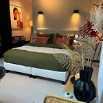 Urban Oasis With Free Parking 4*
