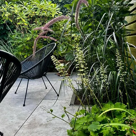 Alojamento de Acomodação e Pequeno-almoço Urban Oasis With Free Parking 4*