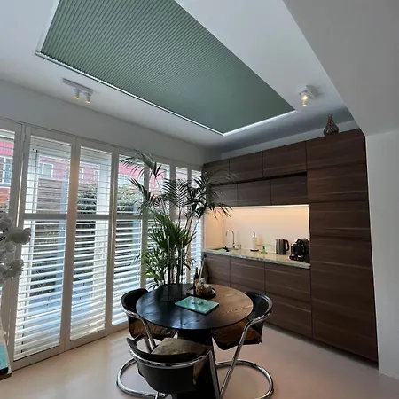 Urban Oasis With Free Parking Nocleg ze śniadaniem 4*