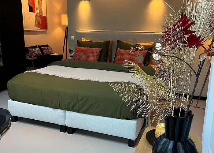 Urban Oasis With Free Parking 4*