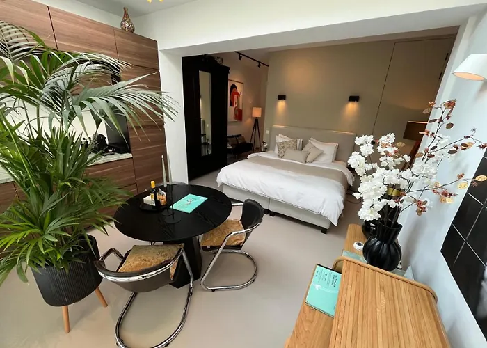 Urban Oasis With Free Parking Амстердам