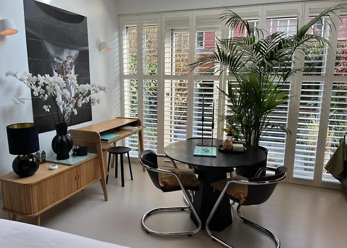 Urban Oasis With Free Parking